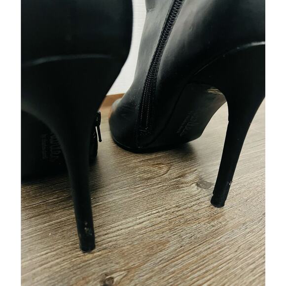 Charles David Mid-Calf Black Leather Boot. Zip side. 4.5” heel - Picture 5 of 5